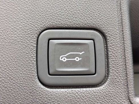 Used 2023 GMC Terrain SLT w/ Infotainment Package II FWD image 13