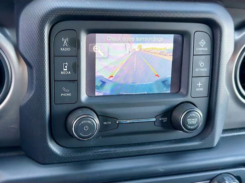 Used 2020 Jeep Gladiator Sport w/ Quick Order Package 24S AWD/4WD image 10
