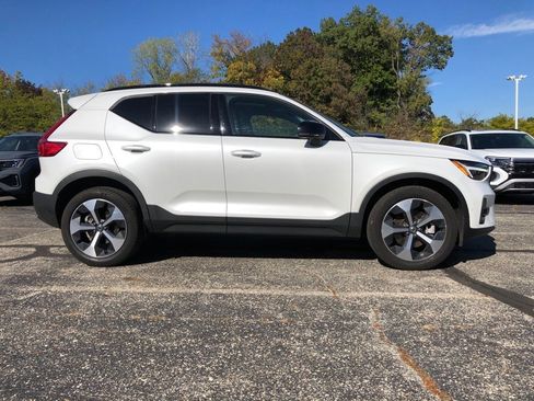 Used 2023 Volvo XC40 B5 Plus w/ Driver Assist Package image 8
