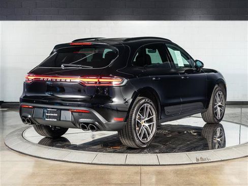 Used 2026 Porsche Macan AWD/4WD image 9