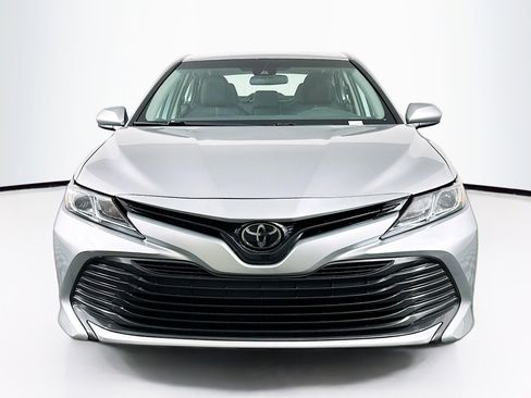 Used 2019 Toyota Camry LE FWD image 2