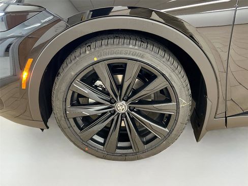 New 2026 Toyota Crown Nightshade image 37