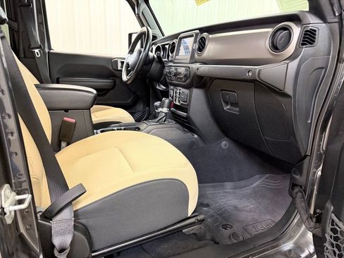Used 2021 Jeep Gladiator Sport AWD/4WD image 32