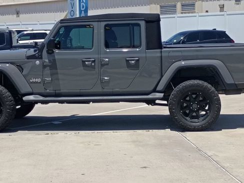 Used 2020 Jeep Gladiator Overland AWD/4WD image 10