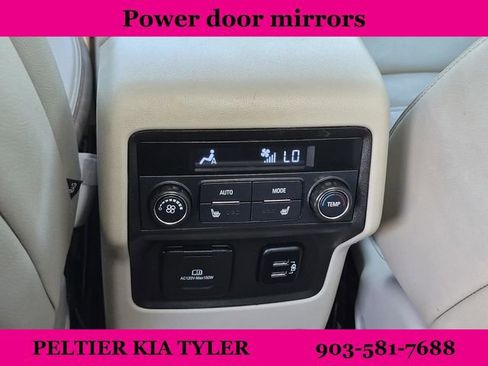 Used 2017 GMC Acadia Denali w/ Technology Package image 32