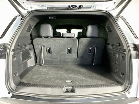 Used 2025 Chevrolet Traverse LT w/ Driver Confidence Package FWD image 21