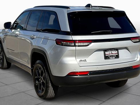 New 2025 Jeep Grand Cherokee Altitude image 12