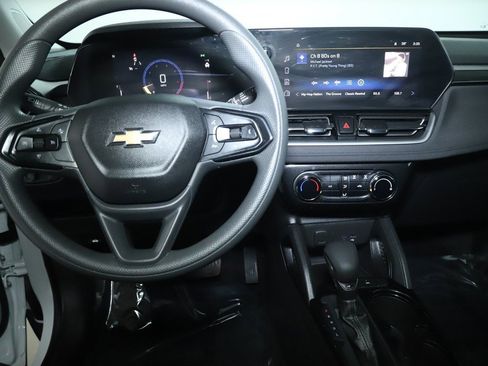 Used 2025 Chevrolet TrailBlazer LT image 28