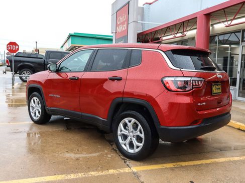 Used 2024 Jeep Compass Sport AWD/4WD image 6