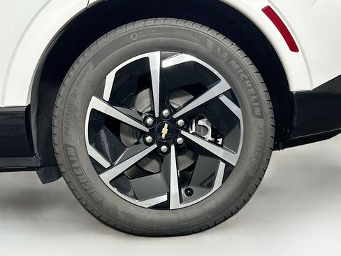 Used 2025 Chevrolet Equinox EV LT w/ Convenience Package FWD image 11