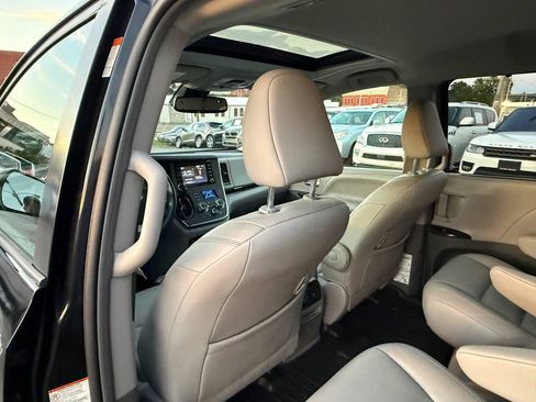 Used 2019 Toyota Sienna XLE FWD image 34