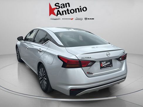 Used 2024 Nissan Altima 2.5 SV FWD image 6