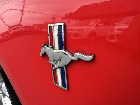 Used 2010 Ford Mustang Premium RWD image 17