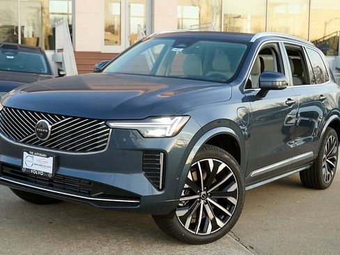 New 2026 Volvo XC90 T8 Ultra image 2