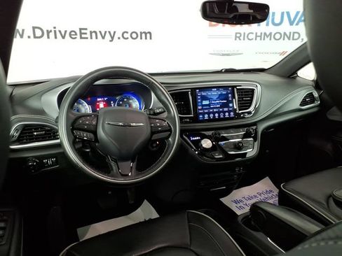 Used 2020 Chrysler Pacifica Limited w/ S Appearance Package FWD image 10