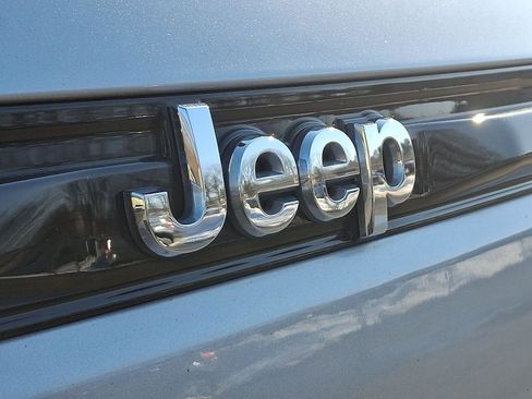 Certified 2023 Jeep Grand Cherokee Laredo image 31