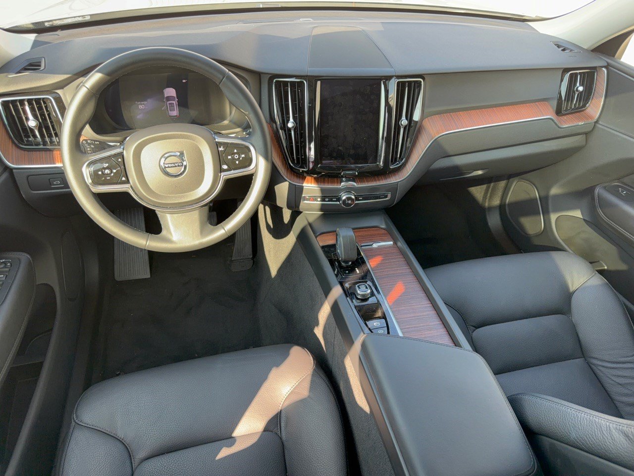 Certified 2024 Volvo XC60 B5 Plus AWD/4WD image 17
