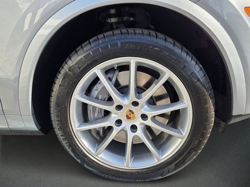 Used 2022 Porsche Cayenne AWD/4WD image 9