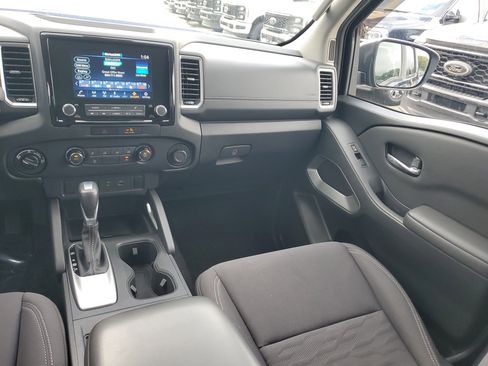 Used 2022 Nissan Frontier SV w/ Technology Package image 15