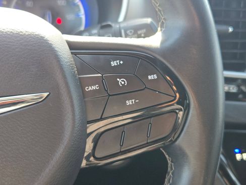 Used 2018 Chrysler Pacifica Touring Plus w/ S Appearance Package FWD image 19