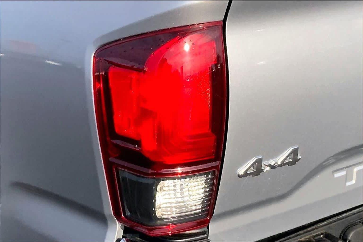 Used 2019 Toyota Tacoma SR5 AWD/4WD image 29