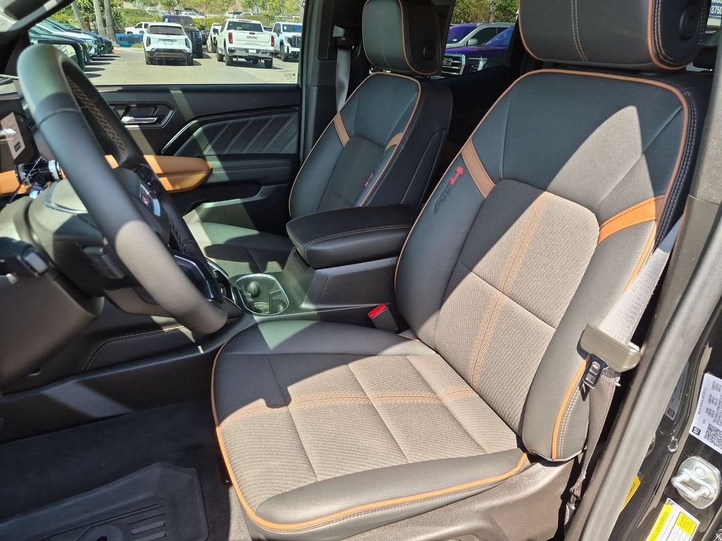 Used 2025 GMC Canyon AT4 AWD/4WD image 11