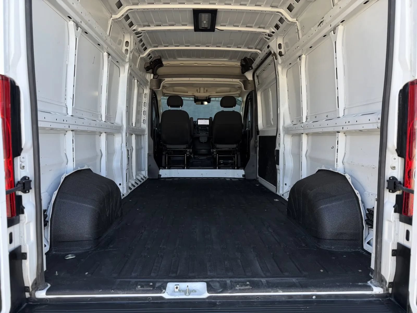 Used 2024 RAM ProMaster 2500 w/ Premium Convenience Group FWD image 15