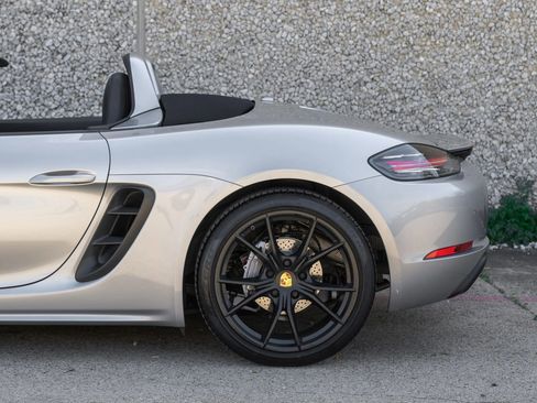 Used 2018 Porsche 718 Boxster image 14