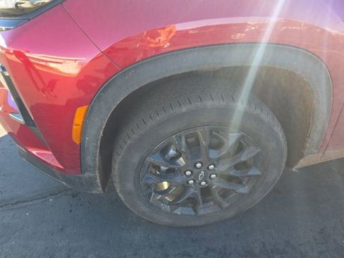 Used 2024 Chevrolet Traverse LT w/ Midnight/Sport Edition image 2