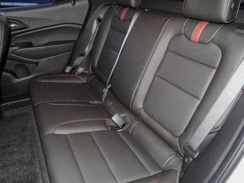 Certified 2025 Chevrolet Trax RS w/ Sunroof Package image 24