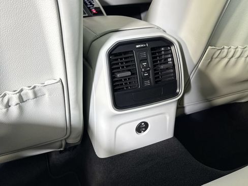 Certified 2023 Porsche Macan AWD/4WD image 20