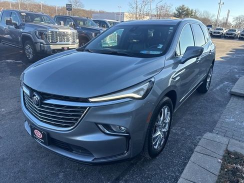 Used 2024 Buick Enclave Essence w/ Experience Buick Package image 3