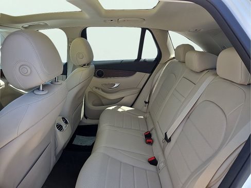 Used 2022 Mercedes-Benz GLC 300 4MATIC w/ Premium Package Lite image 10