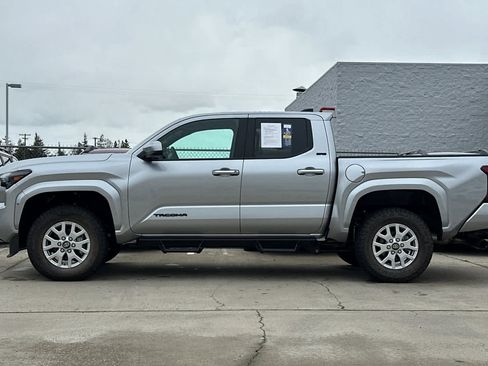 Used 2025 Toyota Tacoma SR5 w/ SR5 Upgrade Package image 6