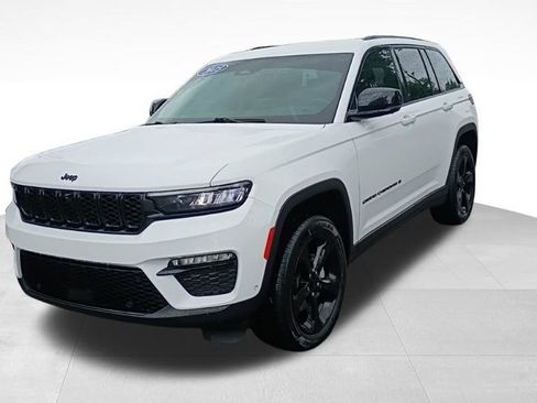 Used 2023 Jeep Grand Cherokee Limited w/ Luxury Tech Group II AWD/4WD image 7