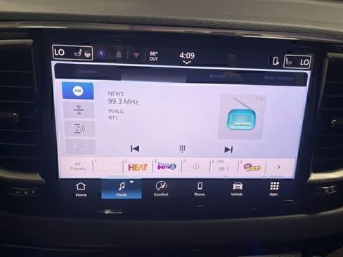 New 2025 Chrysler Voyager LX image 18