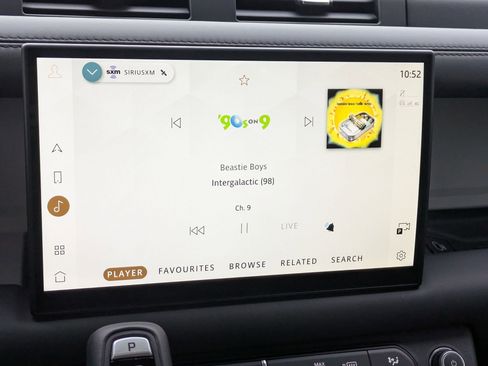 Used 2025 Land Rover Defender 130 X-Dynamic SE image 22