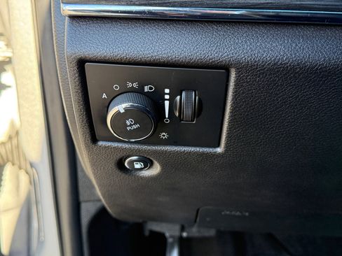 Used 2019 Jeep Grand Cherokee Limited w/ Luxury Group II image 26