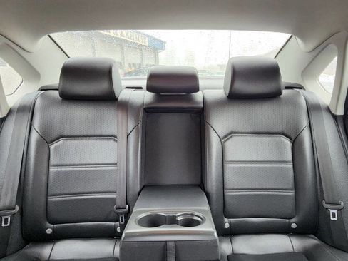 Used 2018 Volkswagen Passat 2.0T R-Line image 27