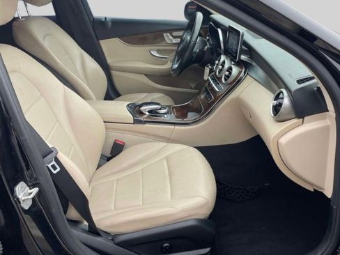 Used 2015 Mercedes-Benz C 300 4MATIC Sedan image 3