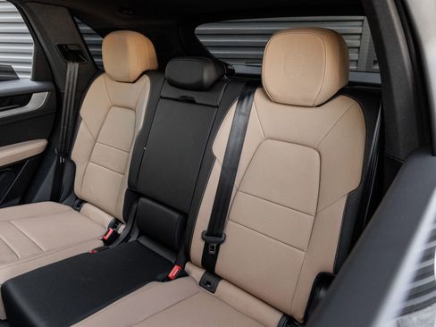 Certified 2025 Porsche Cayenne image 25