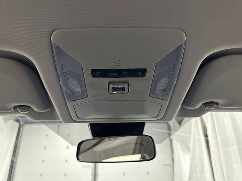 Used 2025 Toyota RAV4 LE AWD/4WD image 39