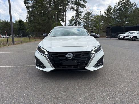 Used 2025 Nissan Altima 2.5 SV FWD image 5