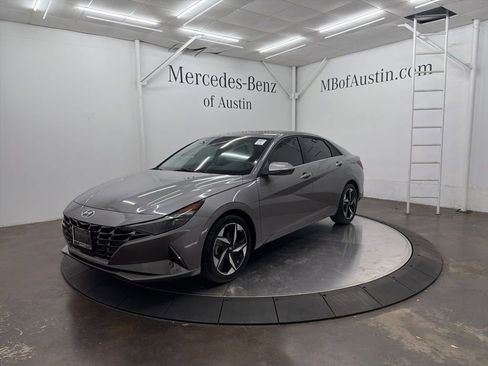 Used 2023 Hyundai Elantra Limited image 3