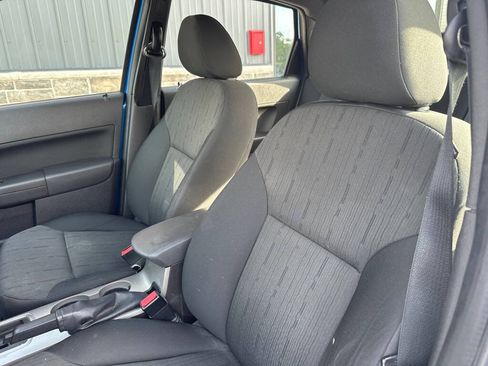 Used 2010 Ford Focus SE FWD image 5