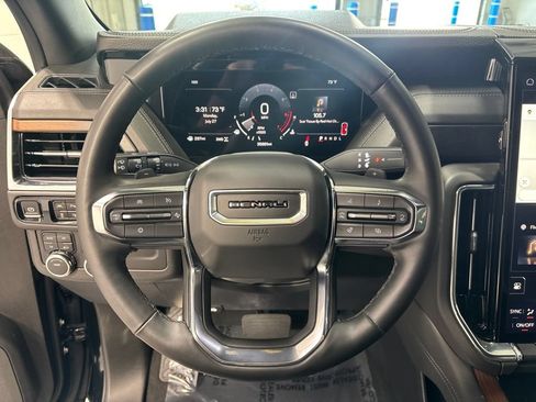 Used 2025 GMC Yukon XL Denali AWD/4WD image 12