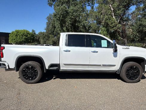 Used 2025 Chevrolet Silverado 2500 High Country w/ Technology Package AWD/4WD image 4