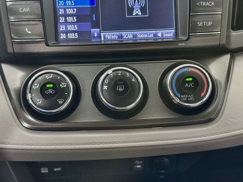 Used 2015 Toyota RAV4 LE FWD image 18