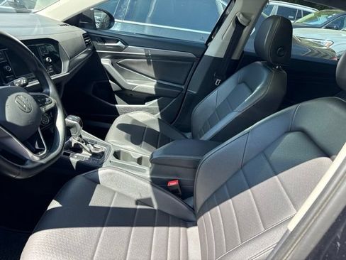 Used 2023 Volkswagen Jetta SE FWD image 7