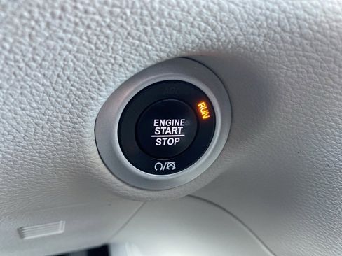 Used 2022 Chrysler Pacifica Limited image 34